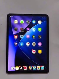 ايباد  11برو m1ذاكره 128 اي استفسار واتساب اتصال موجود 07827100033اني ...
