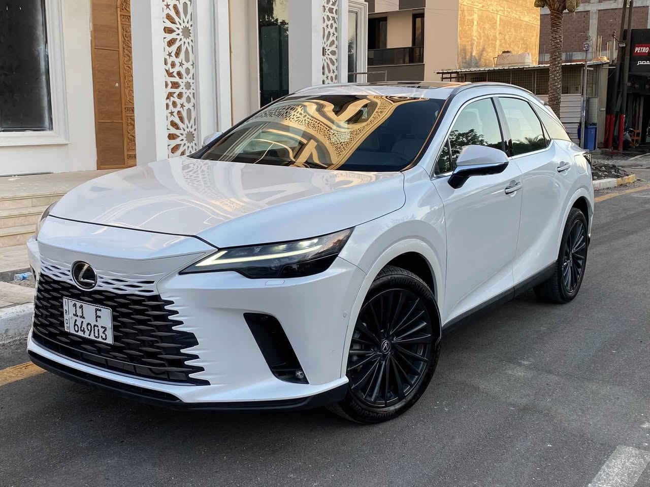 السلام عليكم
لكزز RX350H    2024   هايبرد
فول مواصفات فتحه بصمه شاشه كبيره كشنات جلد ابيض ملكي كشن تبريد تدفئه حساسات امامي خلفي خمس كامرات خمس رادارات …. الخ
رقم بغداد باسمي
حادثها جاملغ خلفي صبغ وتبديل بنيد وجنطه نفس اللون
ايرباك ستيرن وراجع سستم
جاهزه بدون نقص
محرك 4 سلندر 2500 هايبرد
ماشيه 19 الف
مكانها اليرموك
السعر 310 ورقه
***********
