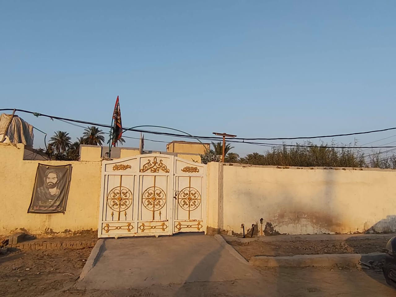 دار للبيع
الموقع : بين قضاء القاسم والهاشميه / على شارع نهر الجربوعيه مقابل مدرسة الثبات للمتوسطه والابتدائيه

المساحه400 واقع الحال 530
يتكون الدار من / غرفتين / صاله / مطبخ / صحيات داخليه و خارجيه  /  حديقة منزل كبيره .
للطلب والاستفسار الاتصال على. الرقم الاٰتي 
الرقم :‌‏ ‏ ‏ ‏‪***********‬‏
‏‪***********
