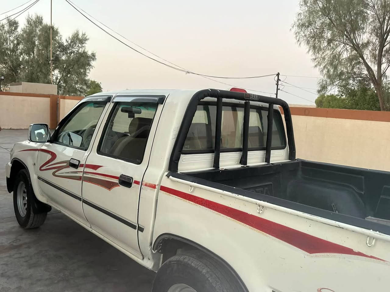 مۆدیل 2006
مەکینە کابلیتەر 
بەشەرت سبوخی نییە 
4 تایەی لۆکی لەژیرە
رەقەم بغداد بەشەرت
***********
