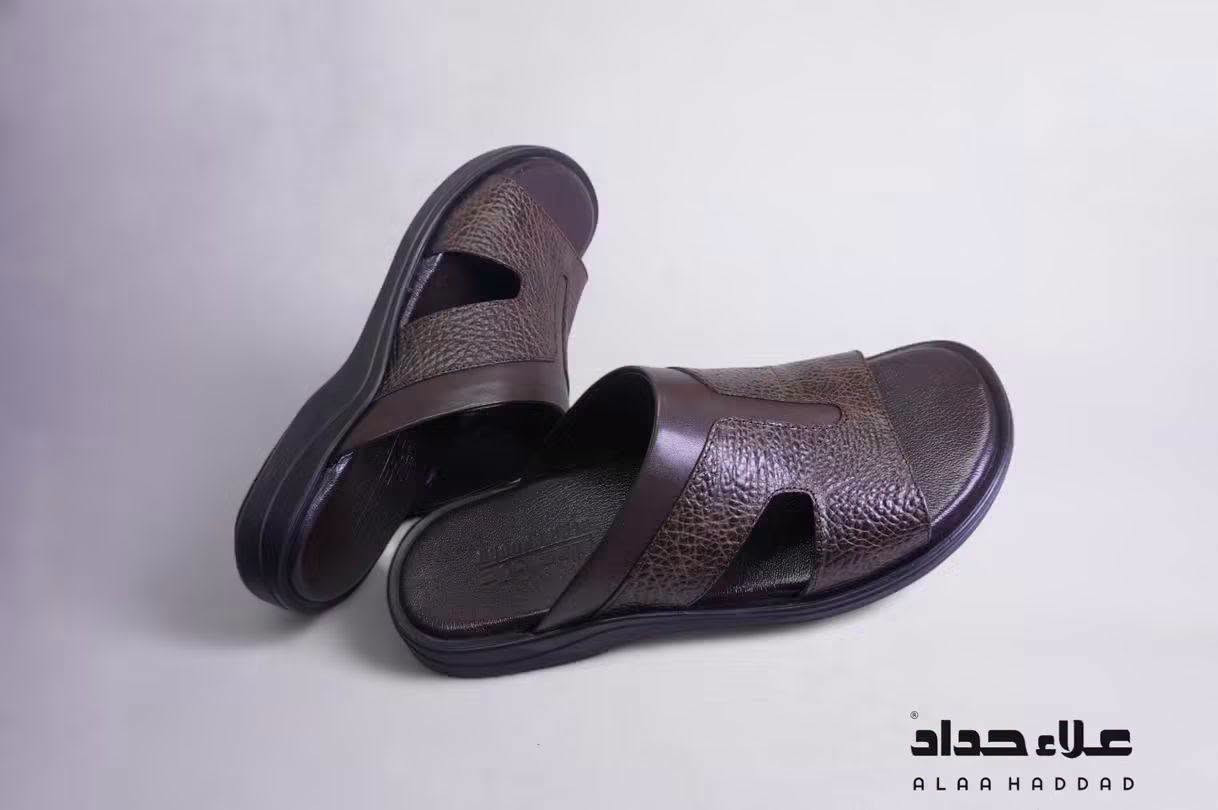 ⁨ ⁨ 🇮🇶   صنع في العراق 
شحاطة جلد طبيعي من داخل والخارج جلد طبيعي 
⭕ السعر 45,000 الف 
*********** :📞
📍:خانقين _ فلكة اسايش _ مجاور ماركت سناريا

نص مكتوب في الصور:
- علاء حداد
- ALAA HADDAD