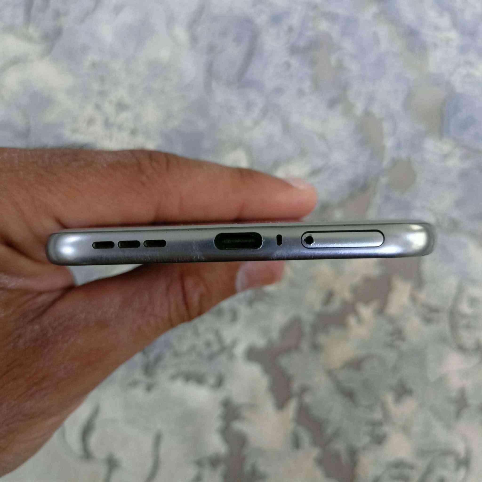 Tecno Spark 40 Pro+
کارتۆن و کامل ئەشیای لەگەڵە
بە زەمانی هەموو شتێک
ڕێژەی خاوێنی %97تە پێش و پشتی خاوێنە تەنها کەمێک ئیتاری کاڵبوونەوەی هەیە
ڕێژەی باتریەکەی لە %98تە
ڕام:- 8 گێگابایت
زاکیرەی:- 256 گێگابایت

نرخ:- 230 هەزار و کەمێک مەجال
ژ.م:- ***********
گەیاندن هەیە بۆ هەموو شارەکان حلبجة, السليمانية
