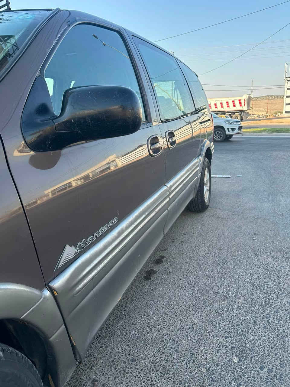 السلام عليكم ورحمة الله وبركاته 
شوفرليت بونتياك 
2000
كير  تعليك
رقم بغداد دولي بسمي 
كفاله  بدون ضربه ولا صبغ 
مكينه V6 3400ccبلاديه 
كير جديد 
مكينه جديده
حداديه كفاله
لايتات زنون 
كهربائيات كله شغاله 
تخم تاير جديد صاله سبوع من شديته
السياره جديده مابيه نقص برغي وين ميعجبك افحص 
السياره نضيفه وجاهزه من كل شي وبلعافيه الي ياخذه 
مكاني كربلاء 
السعر 54
***********
