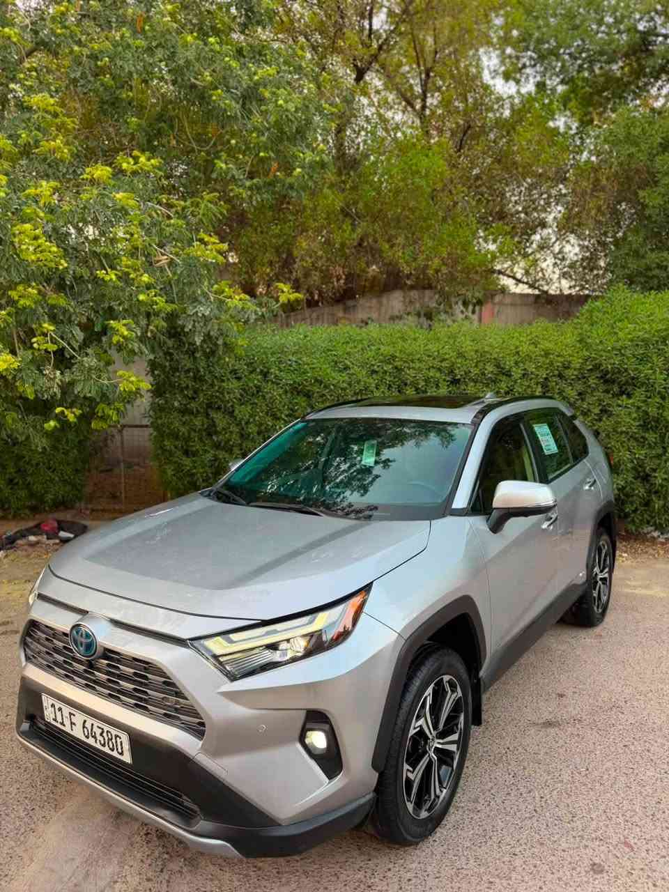 2024 Toyota rav4 hybrid limited 
٢٠٢٤ راف فور هايبرد لمتد أعلى مواصفات بالراف فور 

ضرر السيارة ابواب ثنين مبدلات نفس اللون جهة اليمين 
و PDR بسيط بالجاملغ الخلفي بجم كبس 
يعني السيارة بدون صبغ وبدون ايرباك فقط ايرباك بردة 
ماشية 22 الف ميل 
بدون اي نقص جاهزة رقم بغداد سنوية وهزة ورقم كلة جديد 

1-محرك 2500 هايبرد 
2-فتحة سقف سلايد 
3-كامرات عدد ٤ 
4-حساسات امامية وخلفية 
5- رادار امامي ورادار جانبي نقط عمياء ورادار خلفي 
6-قيادة ذاتية 
7-اربع ابواب بصمة دخول ذكي 
8-السيارة دفع رباعي فور ويل 4*4
9-كيجات دجتال كاملة ويتغير شكل الكيج 
10-شاشة كبيرة تختلف عن بقية الفئات 
11-سستم صوت JBL مع سبوڤر بالصندوك 
12-صندوق كهربائي مع امكانية الفتح بالقدم 
13-لايتات امامية و بك لايت فول LED 
14-بلوجكترات 
15-بيها ويل كب مال راف فور برايم حجم ١٩ اصلي 
16-اوتو هولد 
17-شحن هاتف لاسلكي واير ليس 
18-خزن كشنات 
19-كشنات جلد لون ابيض امامية كهرباء 
20-تبريد وتدفئة كشنات امامية و تدفئة كشنات خلفية وتدفئة ستيرن 
21-انارة داخلية LED 
22-سايد بريك كهربائي 
23-اشاير بالمرأة الجانبية

السعر 25.800$ 
مكان السيارة بغداد البنوك 
***********
