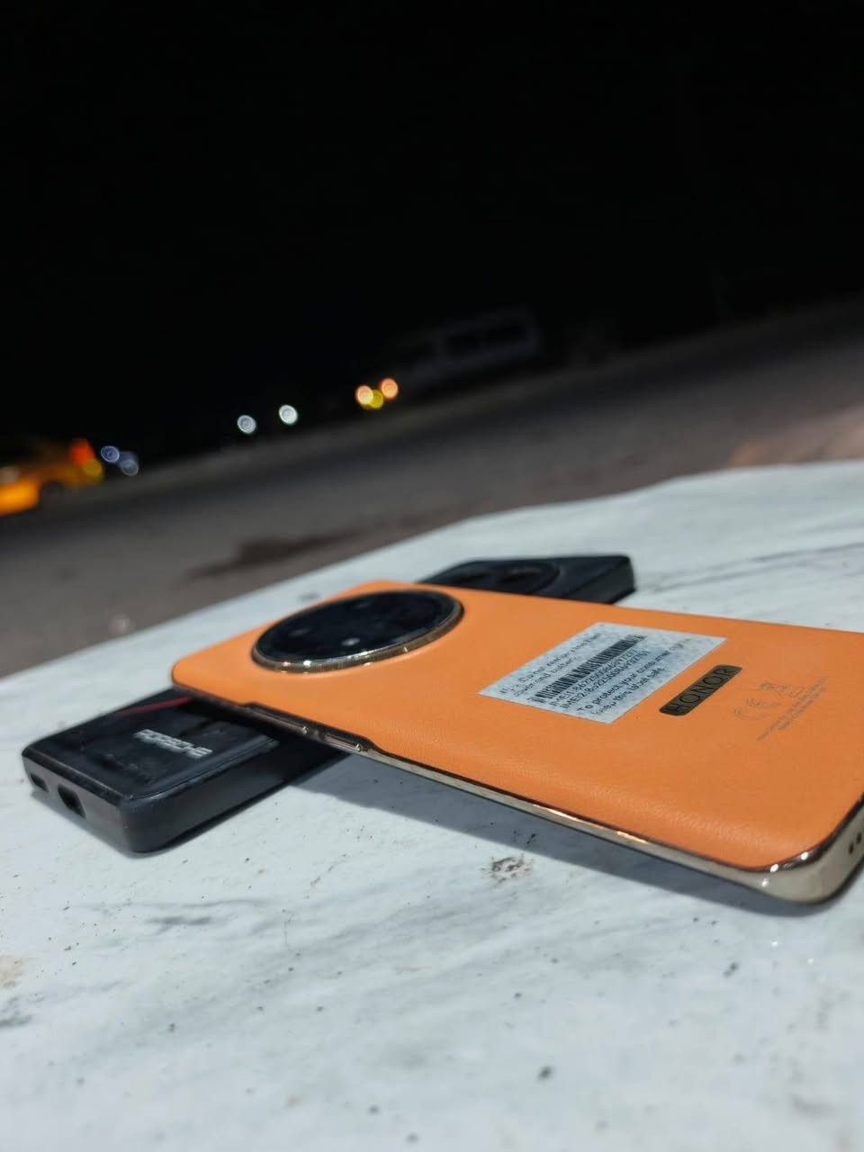 السلام عليكم.  Honor x9c
هونر اكس 9 سي 5g
جهاز غني عن التعريف
الكاميرا :خلفية بدقة 108 ميجابكسل
البطارية :سعة كبيرة تبلغ 6600 مللي أمبير
الشاحنه 66W + كيبل
ذاكرة 256  رام (8 +8=16)الجهاز شرط مو مفتوح 
الجهاز هيل نضيف السعر من الهير قفلو 350بدون معامله المو شراي لا يراسلني التواصل عل  رقم الهاتف كورك ***********اسيا ***********
