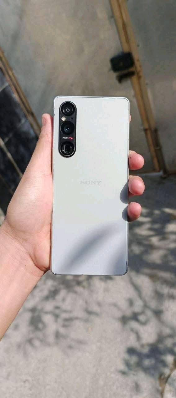 للبيع: سوني اكسبيريا 1 مارك 5
يرهم مراوس بجهاز زين
المواصفات: ذاكرة 256GB / رام 12GB / دبل شريحة.
المعالج: Snapdragon 8 Gen 3
الشاشة: OLED دقة 4K تردد 120Hz.
النظافة: الظهر نظيف جداً، الشاشة بيها شخوط خفيفة ما تؤثر على الاستخدام أو اللمس
الهاتف ما احجي عن كامرات هوه معروف بعد 
بل العاب يشغل اقوا الفريمات ودقه وسلس 
الهاتف يجي ضد الماء 
نسبة بطاريه 98
سعره 350 ويرهم مراوس مكان بغداد البياع
رقمي لتواصل واتساب متوفر ***********