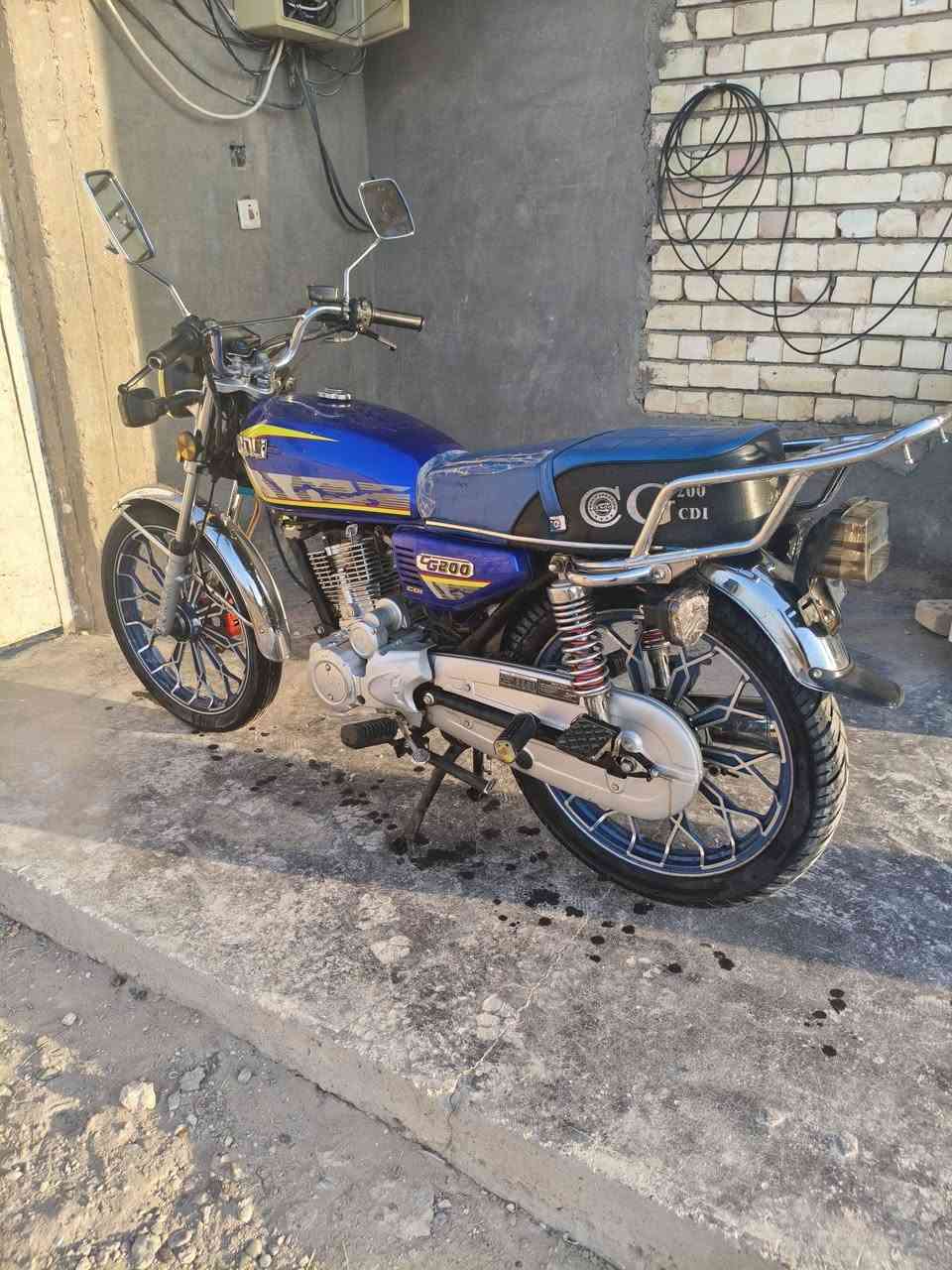 سلام عليكم للبيع دراجه موديل 2024
محرك 200cc 
السعر 725 
للاستفسار ***********
