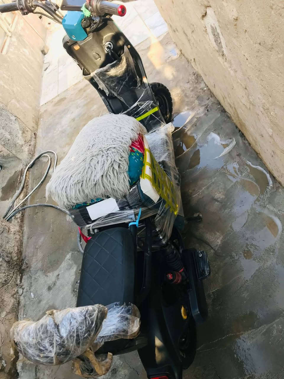السلام عليكم للبيع دراجه شحن ار 9 2025 كامله كل عطل مابيه بطاريات جدد صار 3 ايام من شادهن كهربائيات شغاله كله شغاله سرعه 99 بريكات بل مكان لايت بك لايت شغالات لايت زنون شاحنه جديده اصليه السعر 300 وبيه مجال مكاني كربلاء الاستفسار ***********
