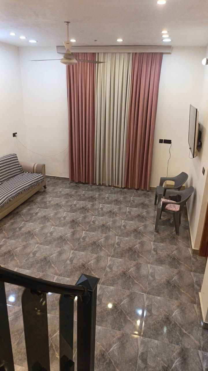 السلام عليكم بيت للبيع مساحه300متر بناءلبيت مساحه 160متر حديقه 140متر مساحه كليه 300متر بناء درجه اوله طابو صرف عنوان سلمان باك منطقه تصنيع قريب قاعة اوسكار قريب شارع عام بيت ركن استفسار ***********
