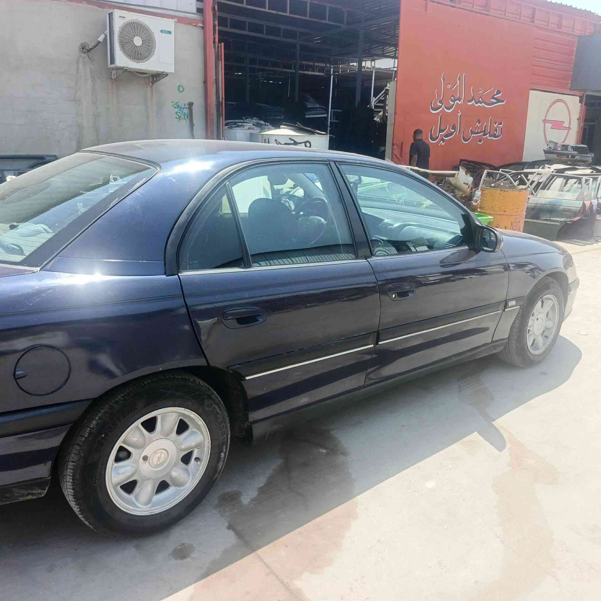 اوميكا بزون موديل ٩٤ سنويه جديده رقم جديد توماتيك تبريد سياره جديده بدون ضربه ولامعجون كلشي جديد كير محرك كصه شرط جديد بيها صبغ السقف والجملغات الخلفيه جماليا بدون خيسان سياره جديده  سعر 50 بسيط تحويل فقط بدون وكاله ***********
