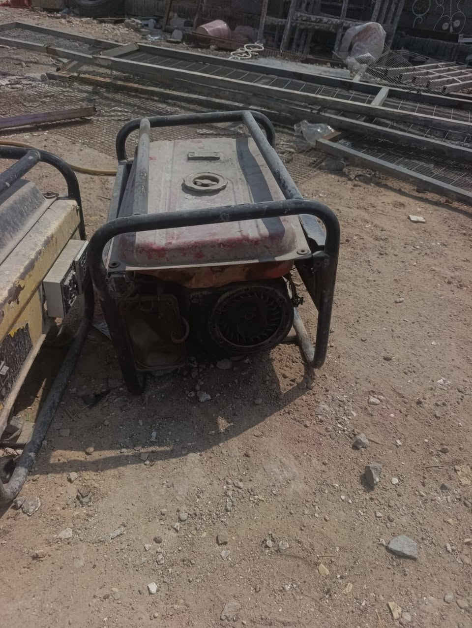 العنوان النجف الاشرف حي الرحمه خلف مطعم ثابت
مولدات اثنين للبيع وحده تنباع تفصيخ وحده كامله جاهزه محركه جديد اسمه الغدير السعر اثنينهن ب٨٥ للاستفسار الاتصال على الرقم ***********
