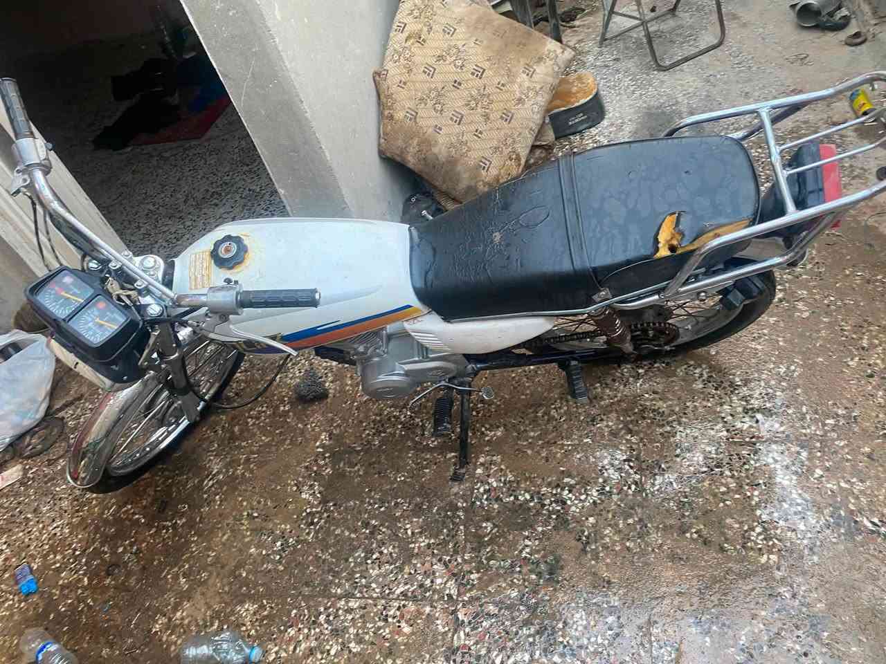 سلام شباب دراجه أربع كير مكان نجف كامله مكينه حلوه شراي يتصل ***********.        سعر 380 وبيه مجال قليل
