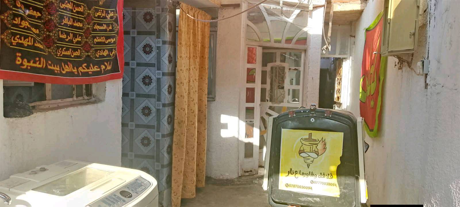 بيت للبيع 
المكان السعب الجمعيات شارع حلاقه محسن
طابو صرف 
المساحه 80
السعر 105 قفل
للستفسار 
***********