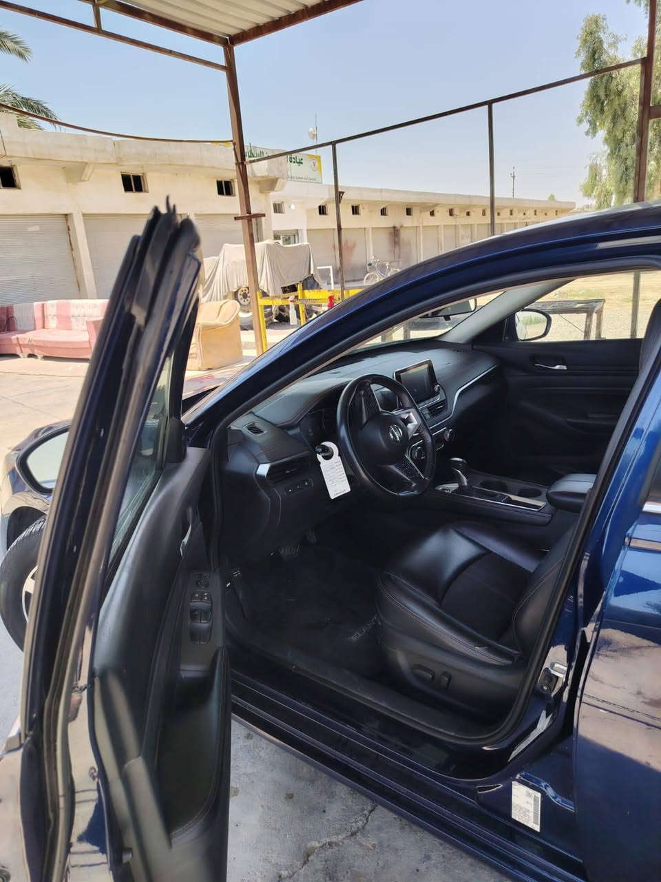 السلام عليكم
نيسان التيما 2022 فئه SR
محرك 2500 
كشنات كهرباء مال السايق 
بصمه تشغيل وابوب
ضرر جامرلغ وبنيد تبديل بلادي
مانع اصطدام
السعر 140 وبيها مجال للشراي
مكان السياره ديالى
للاستفسار اكثر الاتصال على الرقم
***********
