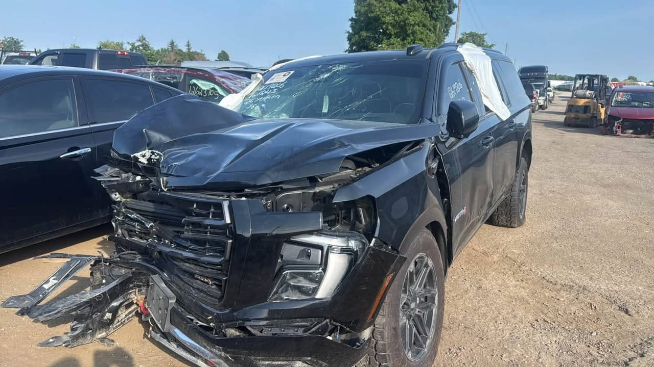 السلام عليكم
GMC YUKON XL AT4 Ultimete 2025
سياره كنديه مده وصولها شهرين 
كاصها من شركه باركود 
اعلى فئه فول مواصفات 
محرك 6200 
سعر 19500$ وقابل للتفاوض 
***********

