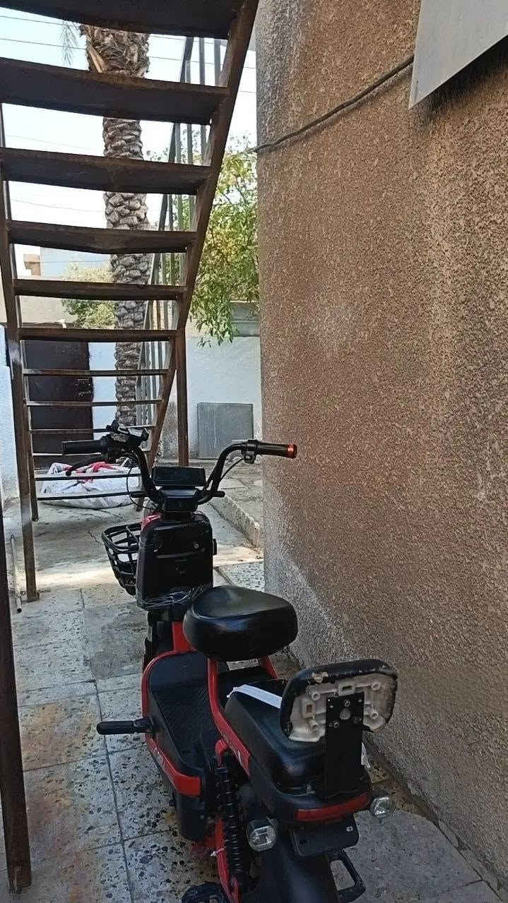 سلام عليكم
دراجه شحن نوع ريان حمره دراجه جديده موديل 2025 دراجه نقصها بس بطاريات 4 دراجه نضيفه وياها 2 سويج و مثبتت تلفون معا  شحن تلفون تجي وياها شاحنتها  تمشي 45 السرع 3 سعر الدراجه 350 وبيها مجال الرقم *********** مكان بغداد حي الجهاد والله الرازق🖤

