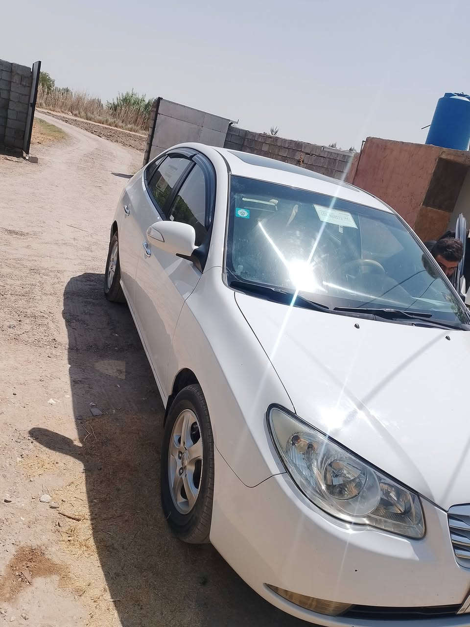 النتر خليجي 2011
بغداد فتحه سقف 
مكينه 1600
سياره خير من الله ما تصرف 
نصبتها حلوه 
بيها جاملغ الي بصف السايق صبغ 
والباب الخلفي عكس السايق بيه صبغ جوه اليده يعني نص باب. وخشم البنيد اصبعين بس
السعر 115 وبيها مجال بسيط
***********
‏‪***********‬‏
