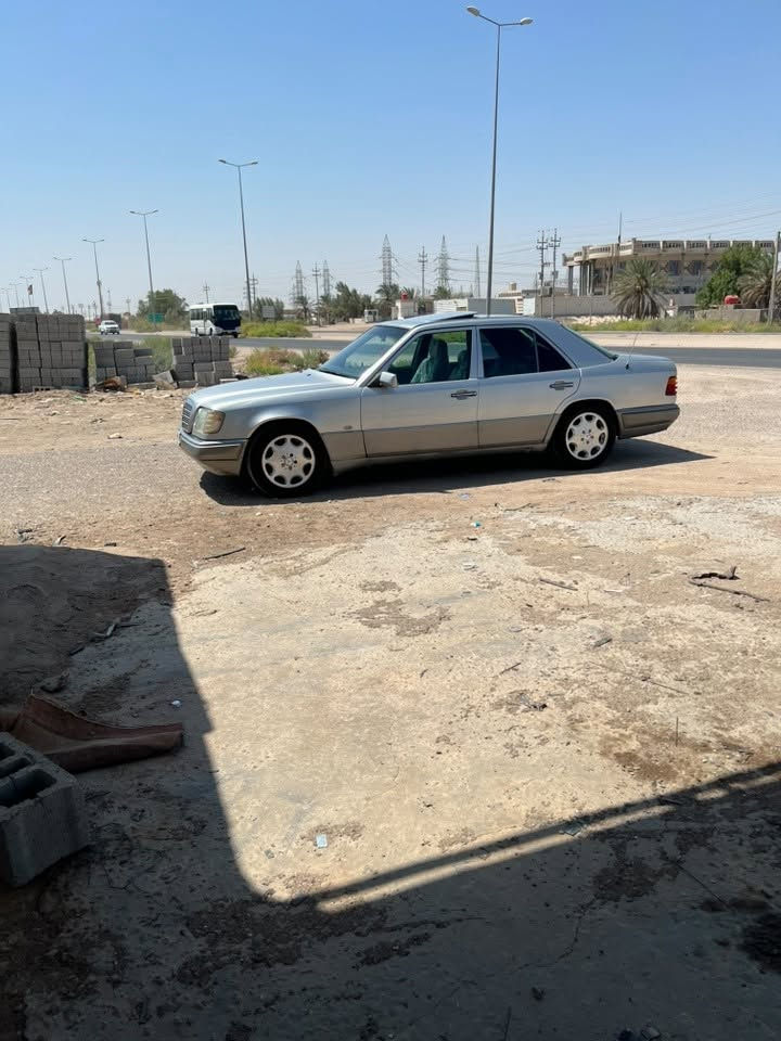‏سلام عليكم أخوان دب مرسيدس ‏موديل 90 ‏للبيع السيارة السنوية منتهية لل 2020  السيارة حلوة مرتبة أريها 62 بيها مجال البصرة القرنة منطقة موزه ***********￼
