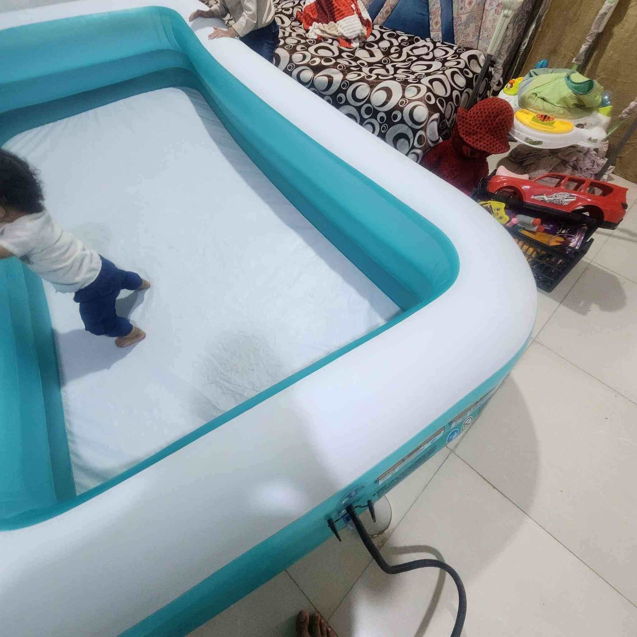 مسبح حلو يشيل هواي طولة ٢٨٠ وعرض ١٨٠
وارتفاع ٥٠
*********** وتساب
