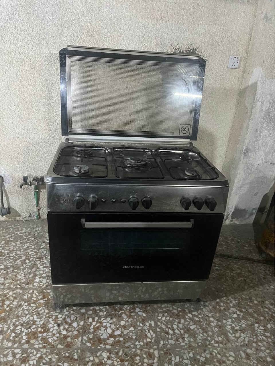 طباخ شغال كله وعلى الفحص اصفاحه مصبوغه سعره 140 وبيه مجال المكان نهايه الشعله منطقه الدهله *********** بغداد, العراق
