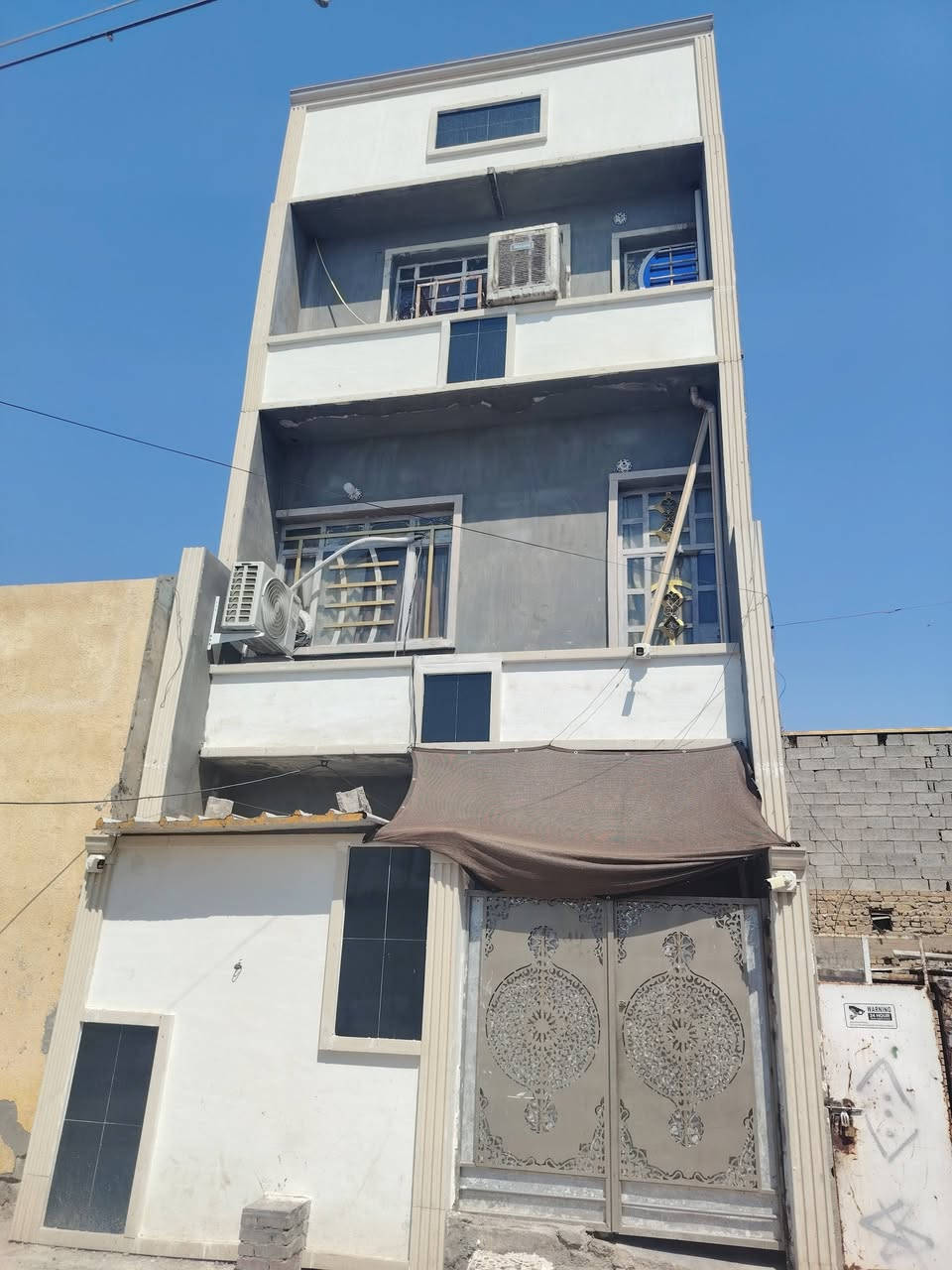 السلام عليكم بيت ٥٠ متر للبيع ٣ طوابق غرفتين وستقبال ومطبخ وغرفه خشب صغيره بل طابق الثالث وصحيات داخليه وخارجيه ٥ في 10  المكان الحسينيه مسقط شارع الشركه مربع للأستفسار الاتصال على الرقم ممتواجد على فيس
***********
السعر 37
السلام عليكم بيت ٥٠ متر للبيع ٣ طوابق غرفتين وستقبال ومطبخ وغرفه خشب صغيره بل طابق الثالث وصحيات داخليه وخارجيه ٥ في 10  المكان الحسينيه مسقط شارع الشركه مربع للأستفسار الاتصال على الرقم ممتواجد على فيس
