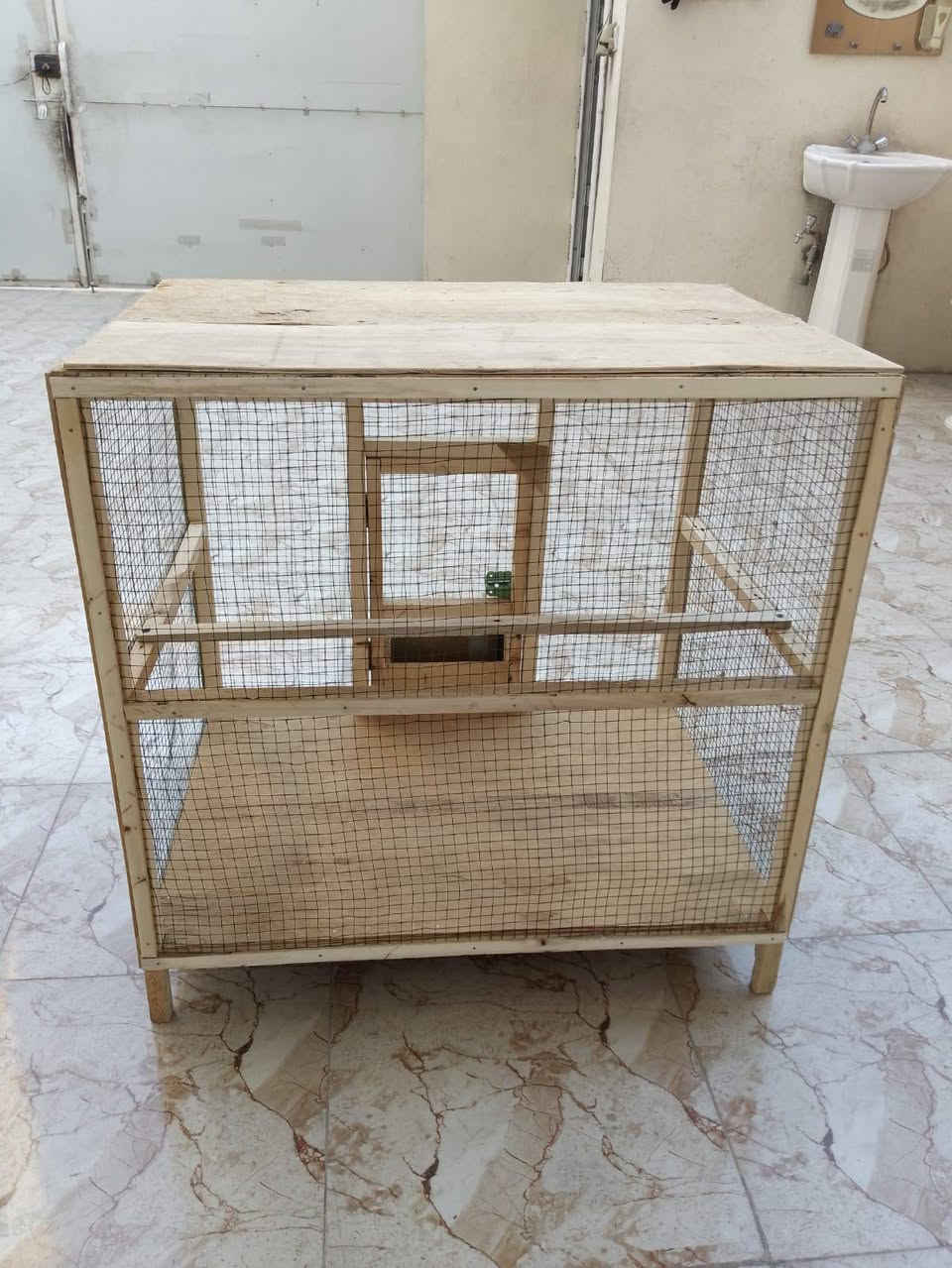 سلام عليكم متاح قفص شغل جديد عرض 73 ارتفاع 65 نزال 53 سعره 20 مكان بغداد الحريه 

***********
