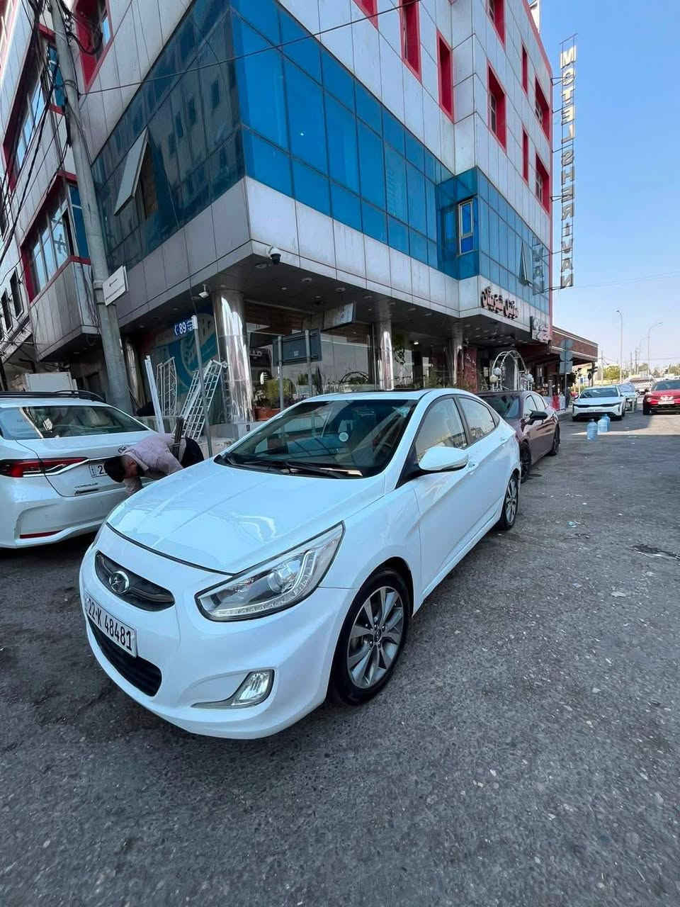 90ورقه بيه سريع 
بيع سريع اكسنت 2017 فول موصفات لاخير سياره مكفول من 
حادث بيه فقط بارد بل جاملغ وشويه صبغ بل بنيد مكينه 1600دبل قطره محرك وكير وحدايه وتبريد كله كفاله عامه مكان حله بصف سيطرة لاثار ***********
