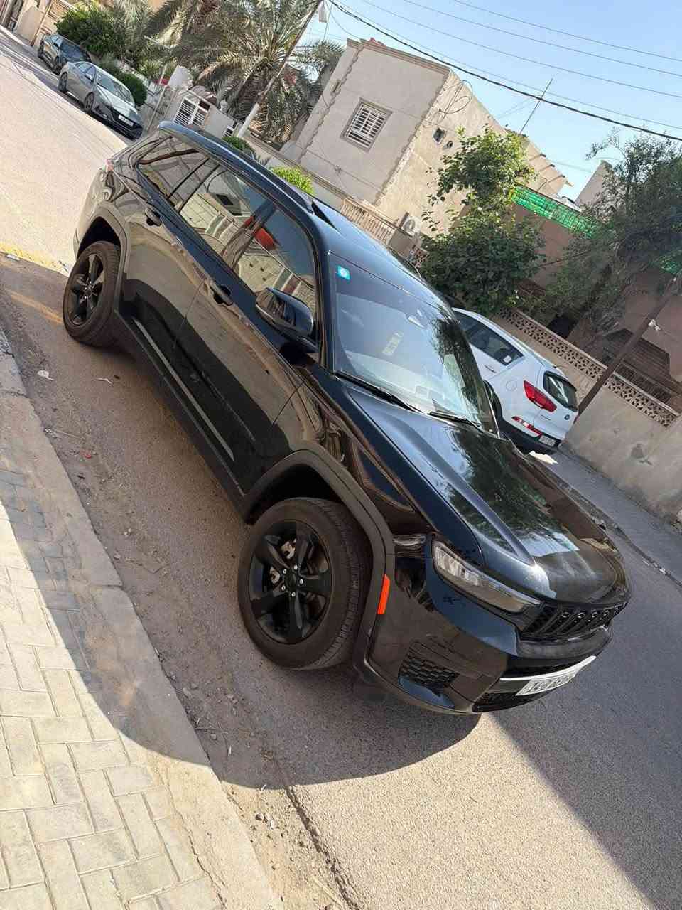 جيب كراند شيروكي بلاك توب اودشن للبيع موديل 2023 اللون اسود رقم بصرة حره بأسمي 6 سلندر محرك 3600 فول مواصفات 7 راكب كشنات منفصل Vip فتحه سقف حساسات اماميه وخلفيه طقم تاير جديد حدادية جديده سياره متعوب عليها كل اهواي حادثها بالربع الايمن خفيف مبدل بيها جاملغ وبنيد وايربالك ضارب + بارد بالباب الخلفي الوره السايق ضربني دراجه وانفتح الباب اتقسم وانرش سويت البارد فقط غير شي ما بيها جاهزه من كلشي سياره كلش جديده السعر 265 ورقه وما اعتقد اكو بعد بهذا السعر العنوان البصرة / للاستفسار اكثر الاتصال على الرقم ***********

