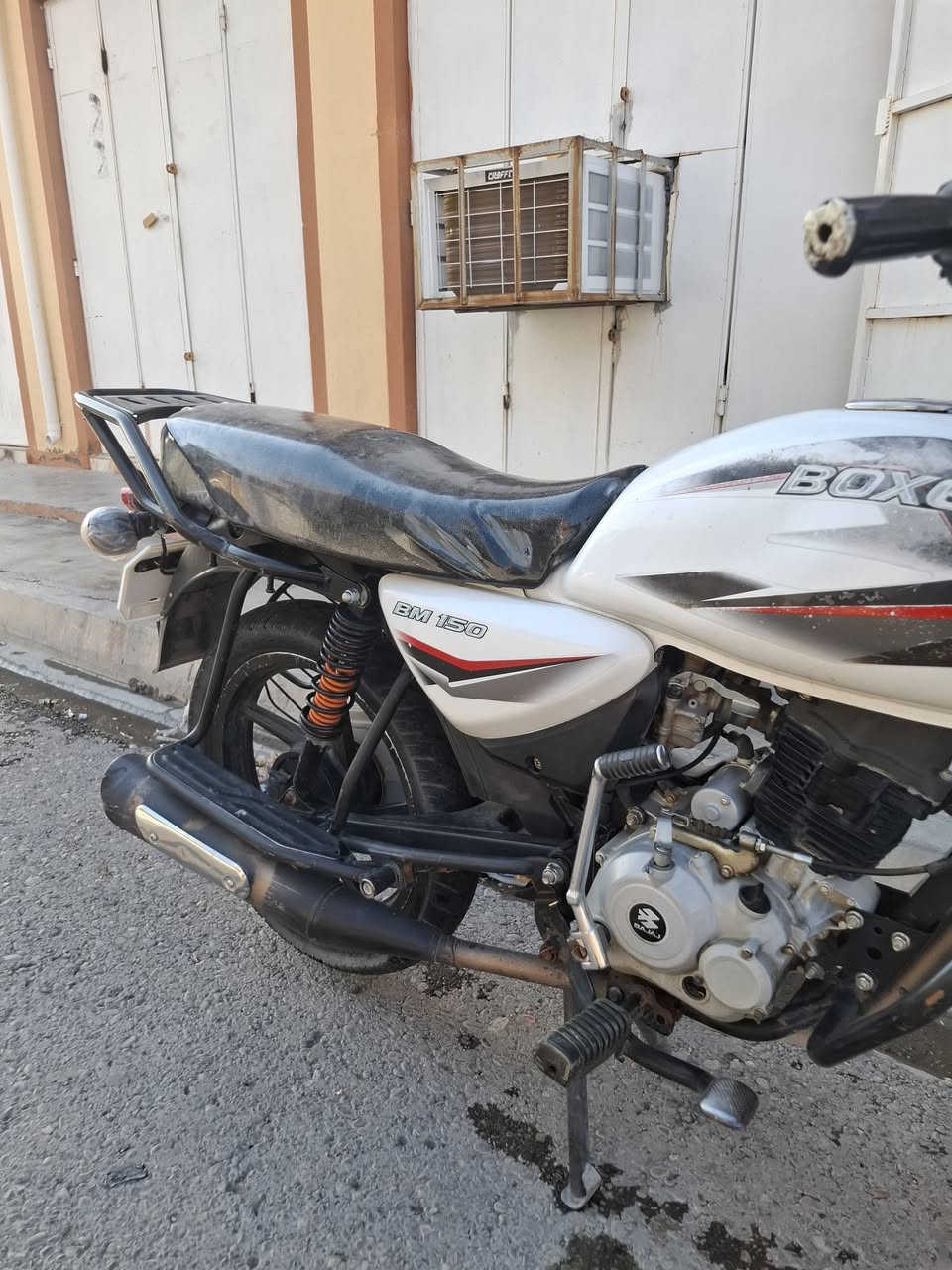 دراجة بوكسر 21 مال جناي اوراقها كاملة وصلت للقرص ورجعت ، دراجة خير من الله ، مكفولة كهربائيات محرك بلادي ما مفتوح  ، نكرة سلف ،  هندر ، دبلات ، بانزين محسن ، دهن اصلي ...
 لا جفية ولا گلبة ولا دعمة ولا لحيم ولا صبغ ، كلة بلادي ، ناقصها بس جوزة وتاكير الخلفي بس يمشيك اكثر من سنة  
#ديالى_مقدادية_شهربان ، سعر1150 وبيها مجال
*********** اتصال واتساب
