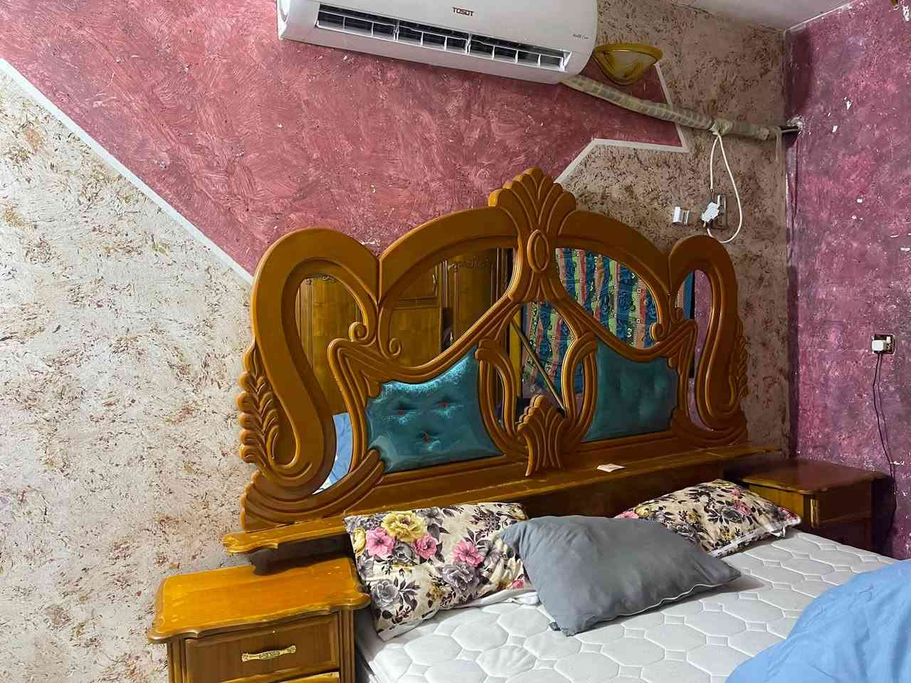السلام عليكم غرفه للبيع  خشب قفل ٣٥٠ مكان بغداذ رقم ***********
