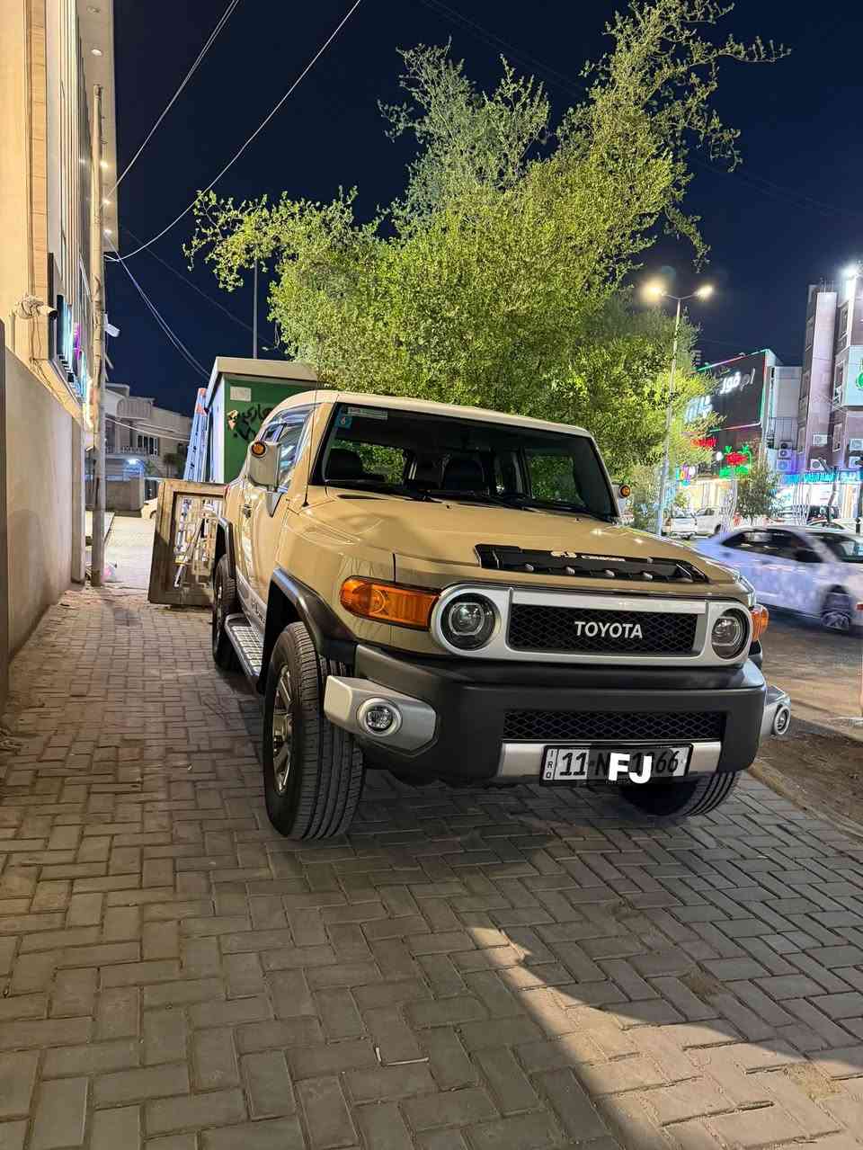 السلام عليكم للبيع او مراوس ب اف جي موديل حديث فقط لون ابيض او نفس اللون 
اف جي خليجي موديل ١٢  لون مميز مكفولة فقط بي دي ار صغير ممبين بالجاملغ جهة الصدر تعتبر من النوادر بالنظافة بهيج موديل ماشية ١٤٧ حقيقي وافحص وين ميعجبك صيانتها بشركة ساز والساجي ادامة كاملة فيت بم جديد نوزلات اصلية جديدة صدر جديد تخم تاير جديد ادامة دهون كاملة دهن كير و ستيرن بور وبريك واكسلات وكاردن لايت عدسة شاشة كبيرة موديل حديث دمام jbl بلادي رقم بغداد حلو باسمي هزة وتسجيل جديد موقع السيارة بغداد حي القادسية للاتصال 
***********
السعر ٢٣٥٠٠$ نهائي السيارة مصروف عليها هواي وجديدة جدا.
