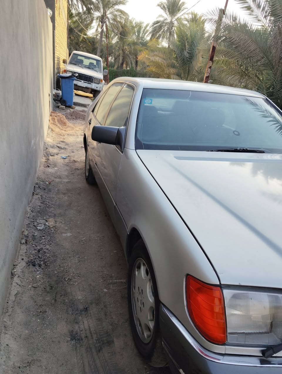 السلام عليكم
هاي شبح موديل 92 باب قصير الداخل جلد حبري. كير محرك بالشرط ومكفولات تايرات جديده فتحت سقف وبرده خلفيه وكل كهربائيته شغاله نقصها التبريد الكمريسر عطل وجعمقة الستيرن بيها نضوح قليل جدا  دبل جام 
رقمها بغداد باسمي مشروع وطني السعر 62 ورقة وبيها مجال وبخدمتكم 
للآستفسار اكثر رقمي 
***********
