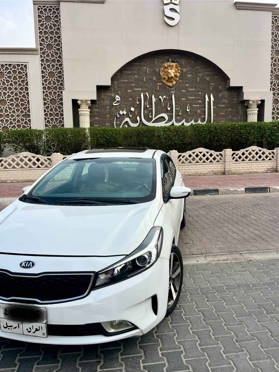 السلام عليكم 
سيراتو 2017 خليجي 
مكفوله كفاله عامه 
عدى باردين بخشم البنيد اصبعين وبارد اصبع بالعتبه وكارت جوه قبق البانزين جداً بسيطات 
السياره جديده مال بيت كير مكفول محرك خير من الله لاتنقيص ولاتبخير شرط
فوول مواصفات 
مكينه 2000 دوش
السياره حلوه وجديده 
 بالحقيقه احلا من صور  
مكانها نجف 📍

اتصال ☎️ 
***********

