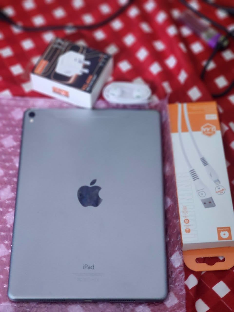 Pro
ايباد pro9.7 
ذاكرة128 نموذج M 
مناسب للدراسة والعاب سلس 
اربع سماعات استريو 
يدعم الشريحة 
فلاش 
بطاريتة 85فما فوق 
ملحقاته سماعات وشاحنة 
200الف 
بغداد موجود توصيل 
***********
