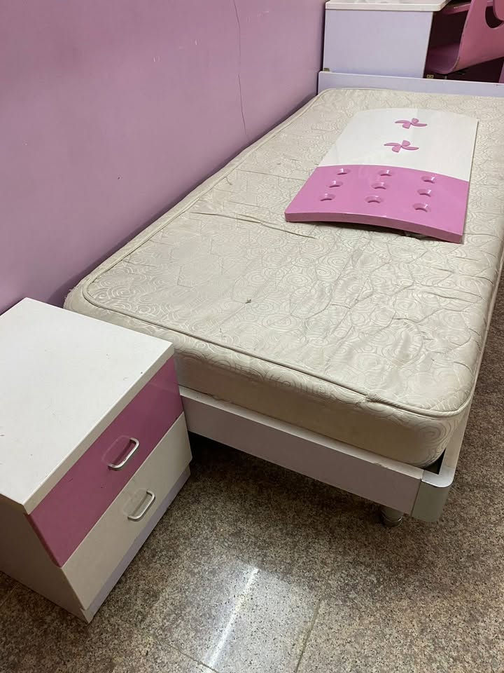 غرفة نوم • للبيع