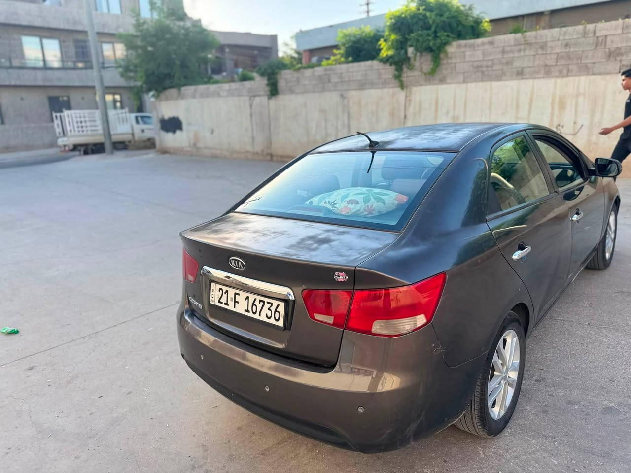 کیای سیراتۆ مۆدێل ٢٠١١
ڕەنگی نەوتی 

تەنها نیو دەرگاو ئەو تۆزەی پێشەوەی تەعدیلە بێ ناو بێ ئێرباگ سەقف و سنوق و بۆنیت کاڵبونەوەی هەیە

٢٣٨٠٠٠ کم ڕۆیشتووە 

سەیارەکە تا بڵێیی جایزە ٤ تایەی لۆکی لەسەرە 

کامل تەحەکوماتی سەر سوکانە 

٦ گێڕە 

گێڕ و مەکینەی بەشەرت بێ تەقەو ڕەقە سەیارەکە کالم جایزە 

موشتەریت لە خزمەتام نامە بنێرە 

***********
