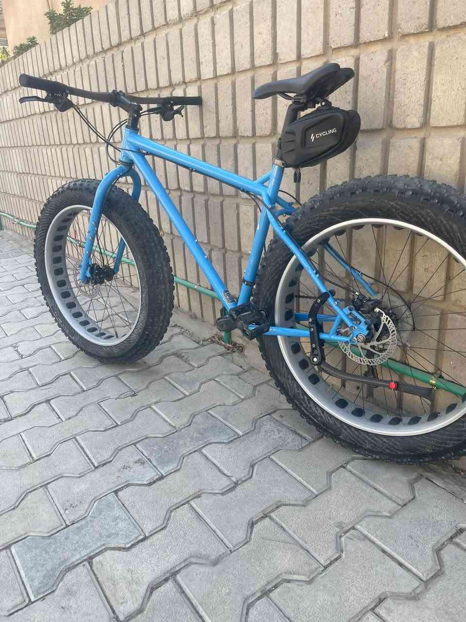 🚨 للبيع – SURLY النادرة 🇩🇪🔥

اليوم جبتلكم شي مميز ونادر شويّة 👌
🚲 دراجة SURLY – دبابه استيراد ألمانيا 🇩🇪
📏 الحجم 26 L
⚙️ سستم DEORE SLX
🔧 عدد السرعات 10×2
🇺🇸 صينية وبراكيت SURLY
🔩 الدراجة تقريباً كلها SURLY من التايرات للويالة وكل التفاصيل.

🎛️ ويالتها نظام شفت بولبرن وصوتهم طرب 🎶
💪 الدراجة بيها سياقة وثباتها وأدائها صدك روعة.

📍 الموقع: بغداد – المنصور
📞 ***********
