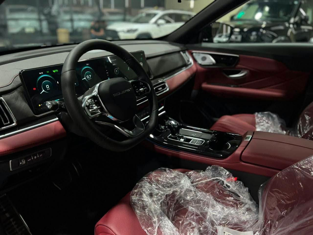 سوئيست S07 Luxury 2026

أعلى فئة Luxury
وارد خليجي
7 راكب
لون أبيض
مرقمة بغداد
بحالة الوكالة
ماشية 3,300 كم
العداد 2,500 كم
ضمان السيارة شركة هارلم

المحرك والأداء: 4 سلندر 1.5L تيربو
قوة 197 حصان
عزم 290 نيوتن.م
كير أوتوماتيك دبل كلتش 7 سرعات
استهلاك الوقود 8 لتر لكل 100 كم
ضمان أساسي 6 سنوات أو 200 ألف كم
ضمان المحرك 10 سنوات أو مليون كم للمالك الأول

المواصفات: ويلات 20 إنج
فتحة سقف بانوراما 1.1 متر
صندوق كهربائي
مثبت سرعة مع رادار تفاعلي
نظام قيادة شبه ذاتية
نظام كبح تلقائي للطوارئ
تحذير اصطدام أمامي وخلفي
كاميرات محيطية 540 درجة
حساسات أمامية وخلفية
شاشة وعدادات رقمية 24.6 إنج
نظام صوتي Sony بـ8 سماعات
Apple CarPlay وAndroid Auto لاسلكي
شاحن هاتف لاسلكي سريع
مقصورة جلد فاخر
مقعد السائق والراكب كهربائي ومبرد
ذاكرة لمقعد السائق
2 بصمات
دخول ذكي وتشغيل عن بعد
إغلاق الشبابيك وفتحة السقف عن بعد
شاشة تحكم المكيف لمس 9.7 إنج
تكييف ثلاثي المناطق مع تحكم منفصل للصف الثاني
نظام تنقية هواء PM2.5 مع فلتر N95
مسند وسط مع ثلاجة
أنماط قيادة Eco – Sport – Normal
Paddle Shifter
Autohold
مساعد نزول المنحدرات
مساعد صعود المرتفعات
مراقبة ضغط الإطارات
ABS
ESC
مرايات كهربائية قابلة للطي ومدفئة مع خاصية التعتيم
ماسحات أمامية بحساس مطر
إضاءة LED أمامية وخلفية أوتوماتيكية
LED نهاري
تكييف تلقائي للضوء العالي
إضاءة محيطية متعددة الألوان
إنارة ترحيبية وعتبات أبواب مضيئة
6 وسائد هوائية
وباقي مواصفات أعلى فئة

السيارة فئة قليلة جداً بالسوق

مكان السيارة: بغداد – السيدية

🔴 السعر 💵 علق يوصلك السعر 📮
***********

#سوئيست_S07 #S07_Luxury #سيارات_العراق #Iraq_cars_kd
