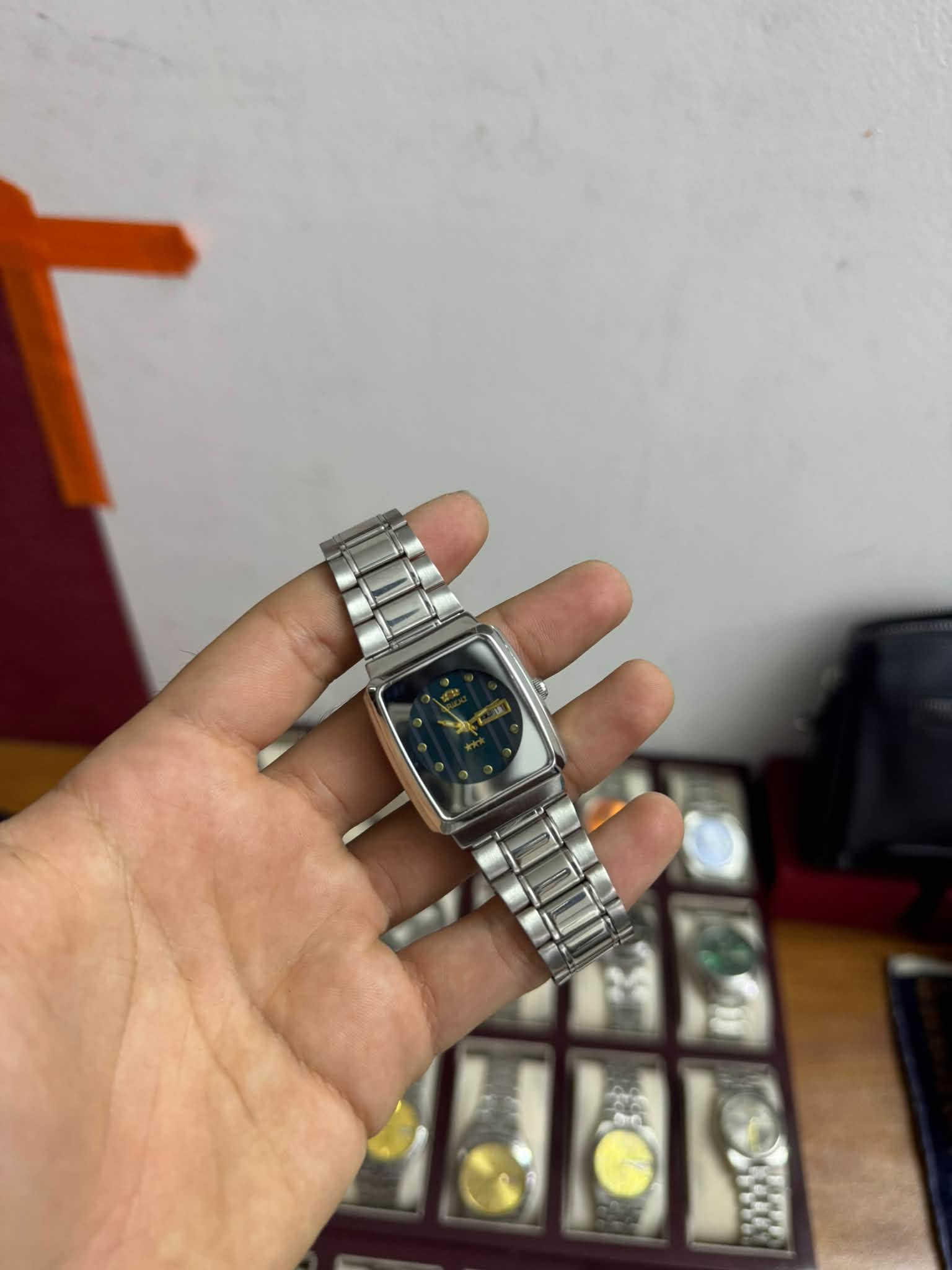 مجموعه ساعات • للبيع • مراسلة خاص