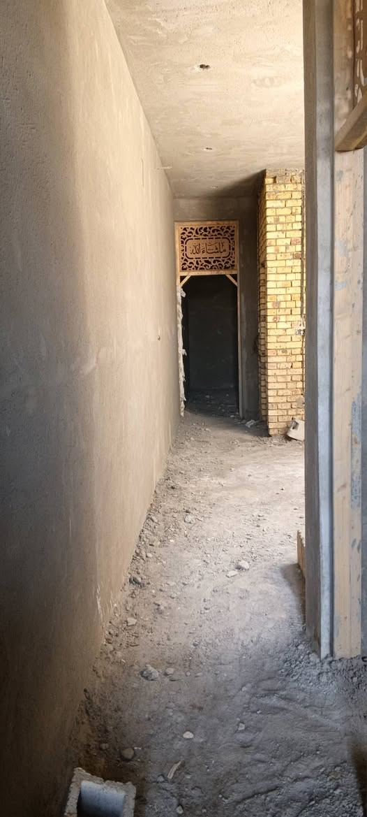 هيكل للبيع مساحته 100 متر واجه 5 ونزال 20 
مأسس ماء ومجاري وكهرباء والبخ وبوب داخليه نقص سيراميك وبياض كوت حي الحكيم شارع بيت زرزور قريب على مدرسه سعر 25وبيه مجال ***********
