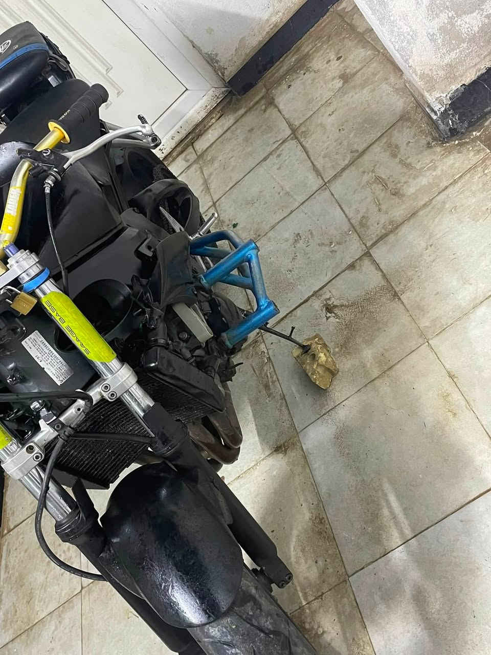 للبيع بطح ياماها R6 🏍️
دراجة ياماها R6 للبيع، شغالة وكلشي بيها يشتغل.
المحرك بلادي، بيها بس نمره ثانيه بيها صوت بس شغاله طبيعي وأذكر هذا الشي بكل وضوح حتى ما يصير اختلاف ويا الشراي.

الدراجة موجودة للفحص، والشراي يجي يشوفها ويفحصها بعينه.
البيع السعر: ___مليون او 300او بيها مجال
المكان: بغداد بلديات___
للتواصل: ***********___
