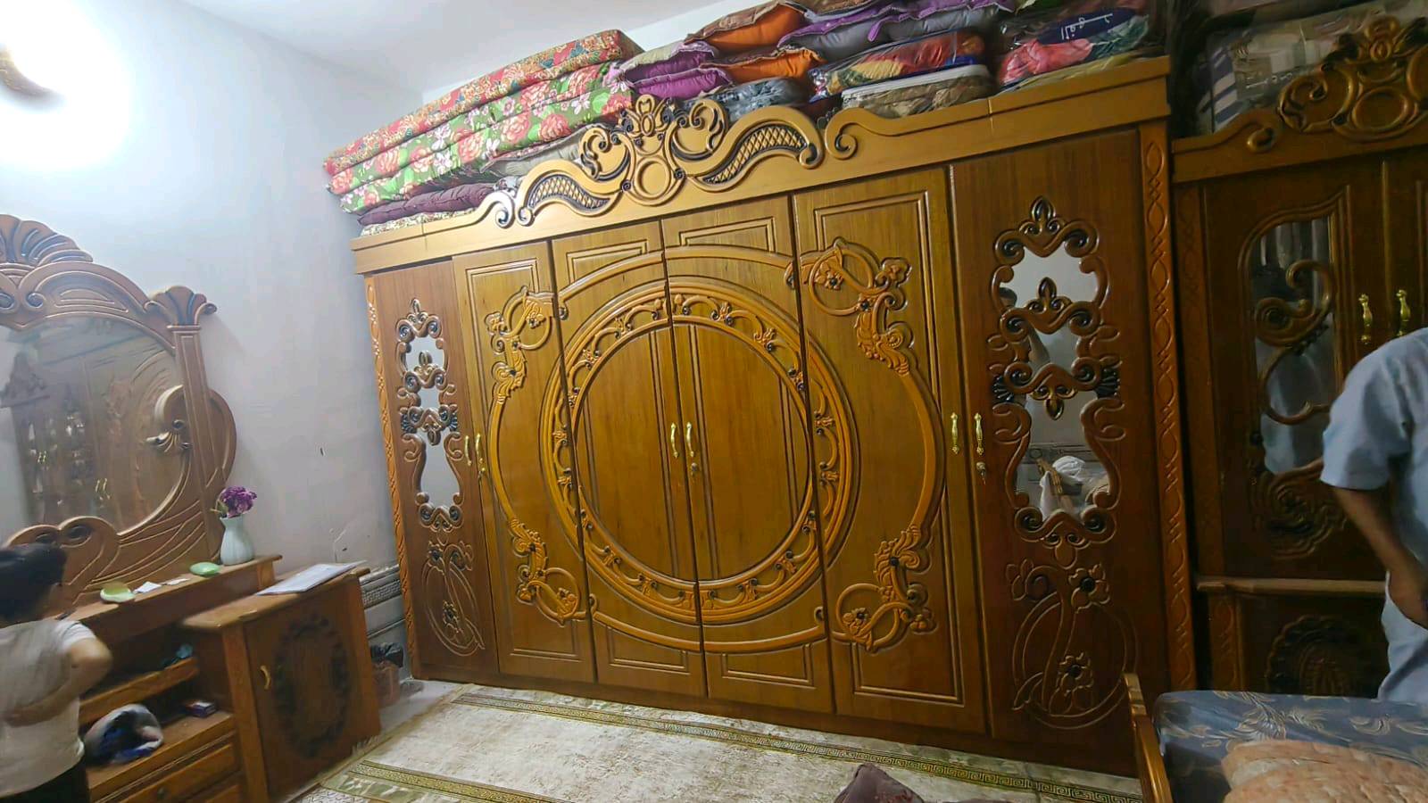 غرفه نوم  خشب تسكام عراقيه  
سعره مليون وبيه مجال. ناصريه