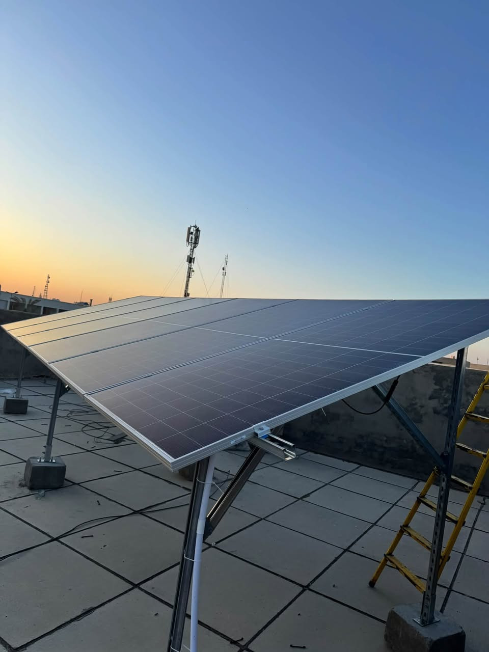 ☀️⚡ منظومة جديدة تضاف إلى أعمال مكتب الطاقة المستدامة

نواصل تنفيذ منظوماتنا باختيار مكونات موثوقة والاهتمام بأدق تفاصيل التركيب، لأن جودة المنظومة تبدأ من اختيار الجهاز… وتكتمل بدقة التنفيذ.

⚡ انفيرتر GoodWe بقدرة 6 kW – IP66
🔋 بطاريتان GoodWe سعة 5.12 kWh لكل بطارية — بإجمالي 10.24 kWh
☀️ 6 ألواح شمسية عالية الكفاءة
🏗️ هيكل ميكانو ثقيل لثبات ومتانة أعلى
🛡️ تنفيذ وحمايات وفق الأصول الفنية
🛠️ متابعة وخدمة ما بعد البيع

من التصميم واختيار المكونات إلى التركيب والتشغيل… نهتم بالتفاصيل حتى نسلّم زبوننا منظومة نعتمد عليها قبل أن يعتمد عليها.

📍 مكتب الطاقة المستدامة
الكوت – الخاجية – شارع 40
📞 ***********

جودة في المكونات… دقة في التنفيذ… وثقة تستمر بعد البيع.
