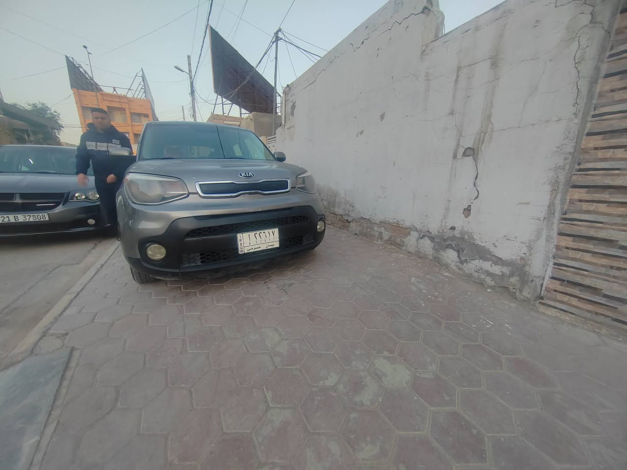 سلام عليكم
كيا صول 2018
1600  رقم ميسان حادثها كلش بسيط بس الشباك البنيد بدون دواخل
والجاملغ الأمامي جهت الصدر بي صبغ او كلير من امريكا
وصبغ بالجاملغ الخلفي جهت السايق بالعراق أثر طخه بسيطه
ماشية 88
السعر ب ١١٠ وبيها مجال شي بسيط
رقم التليفون ***********
