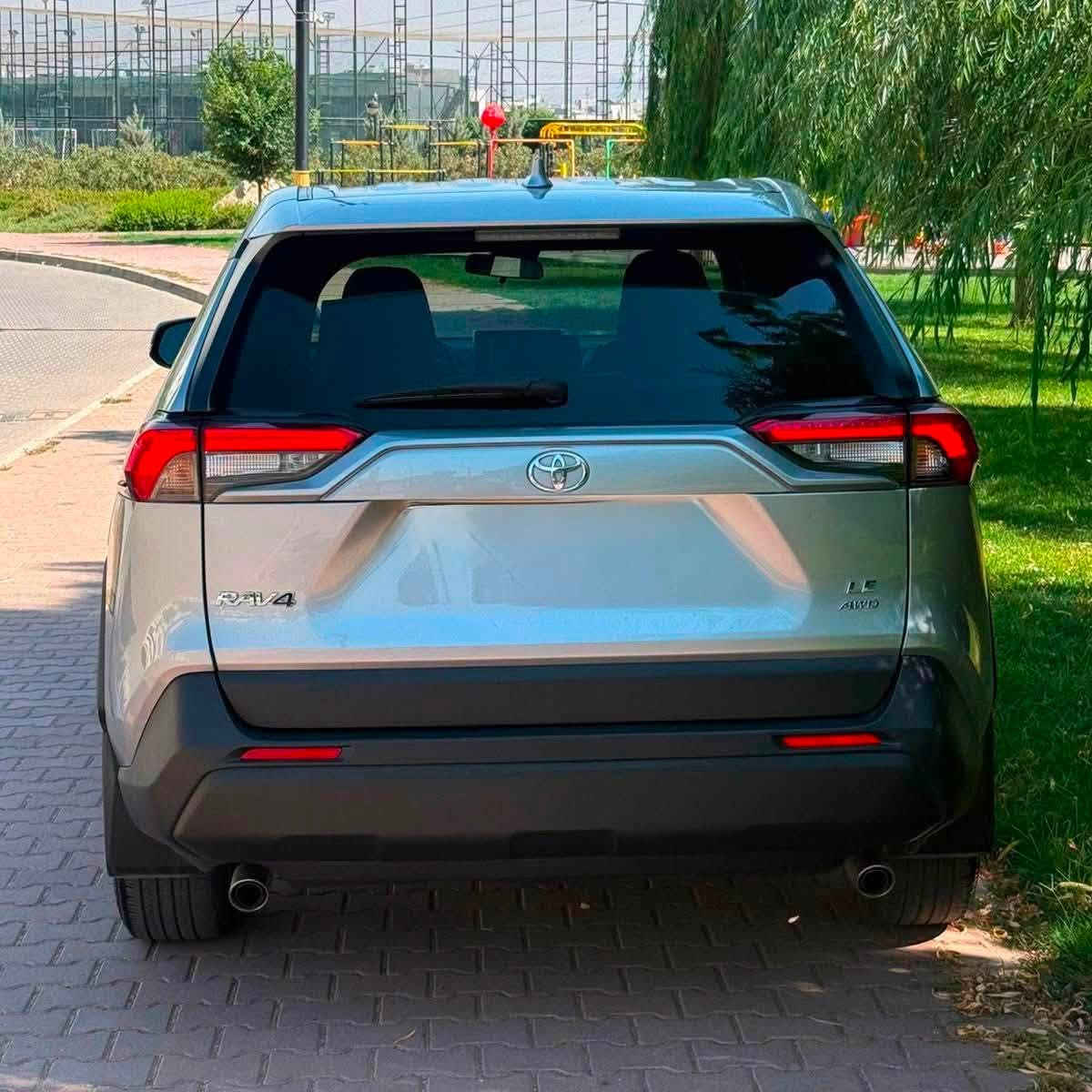 تويته راف ٤ موديل ٢٠٢٢ رقمه پشت و پيش كه پس مواصفات دبل اكسل LE رقم و ژينگه نوێ یە بەناوی خۆمە 
تلفۆن ***********
