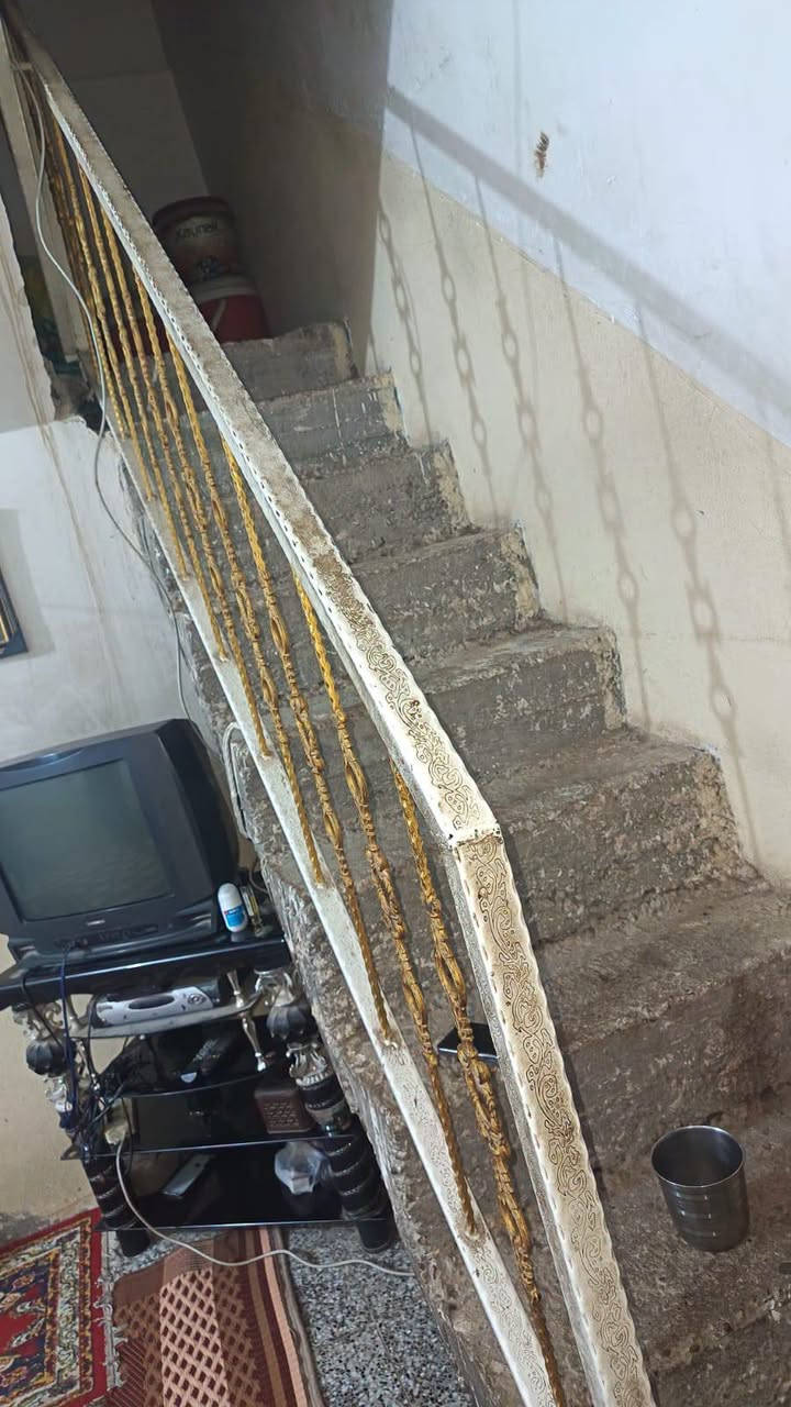 ياالله 

يوجد لدينا بيت للبيع حي ميسان قطاع 24 قرب شارع 60 مساحه الدار 100متر يحتوي على غرفه وصاله واستقبال ومطبخ وصحيات صب كونكريت 

السعر المطلوب 82 مليون قابل للتفاوض 

للاستفسار والمعلومات الاتصال بنا ع الارقام التاليه 

***********

***********

او مراجعه مكتب ألروان للوساطه العقاريه والمقاولات العامه 

عنوان المكتب حي ميسان ع الشريط قرب صيدليه الشراع مقابل الاستداره مباشر 

عندك بيت عرصه للبيع راسلنه وات ساب وتدلل
