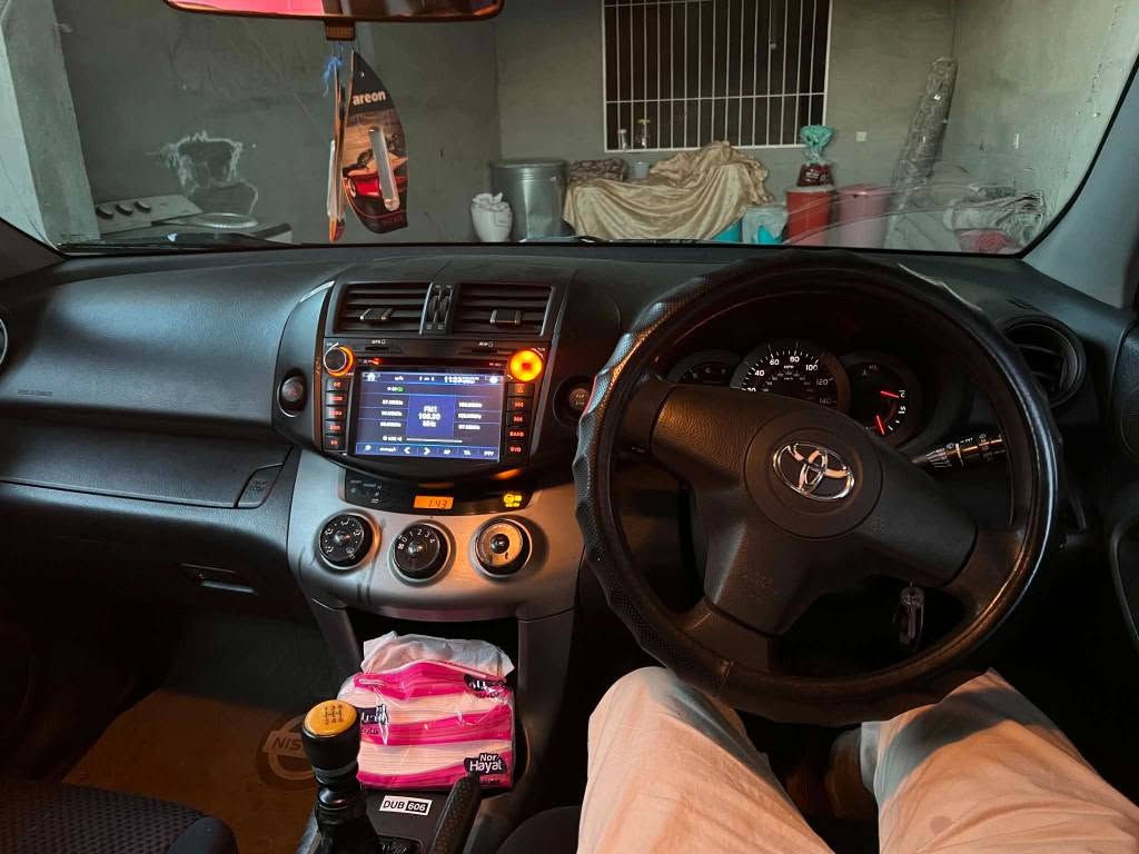 تۆیۆتا  Rav4  مۆدیل 2012 ی فوول تەنیا 
 گێڕ عادی 
سوکان عکس
مەکینەی گۆڕاوە بە کامیری 2007 
تەبرید لەسەر سویج بی لێدران 
ساغە مووس و بڕاوە نیە 

ژ.م//*********** رانية, السليمانية
