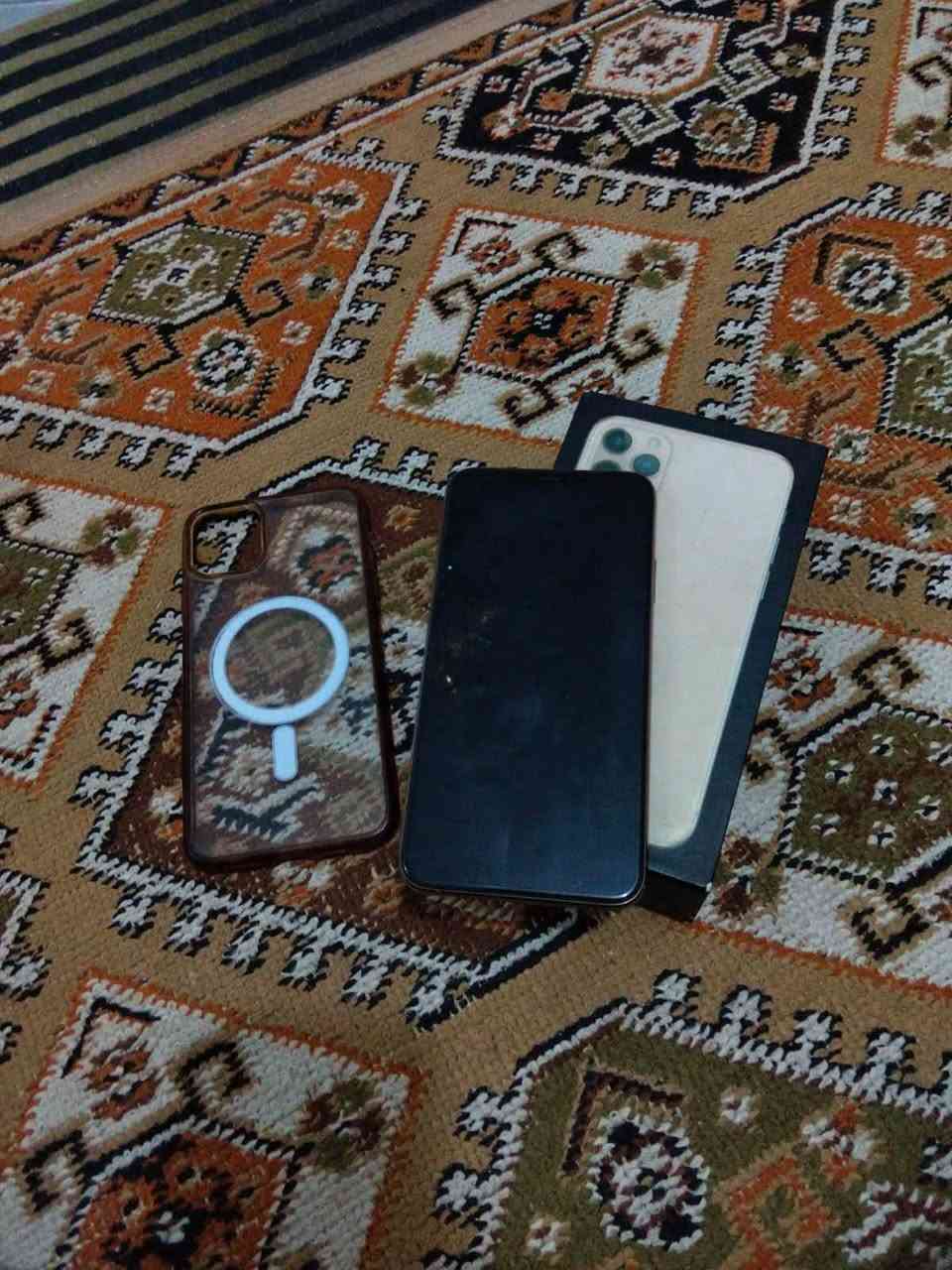 آيفون ١١ برو ماكس • بطاريه ١٠٠ • كفاله عامله