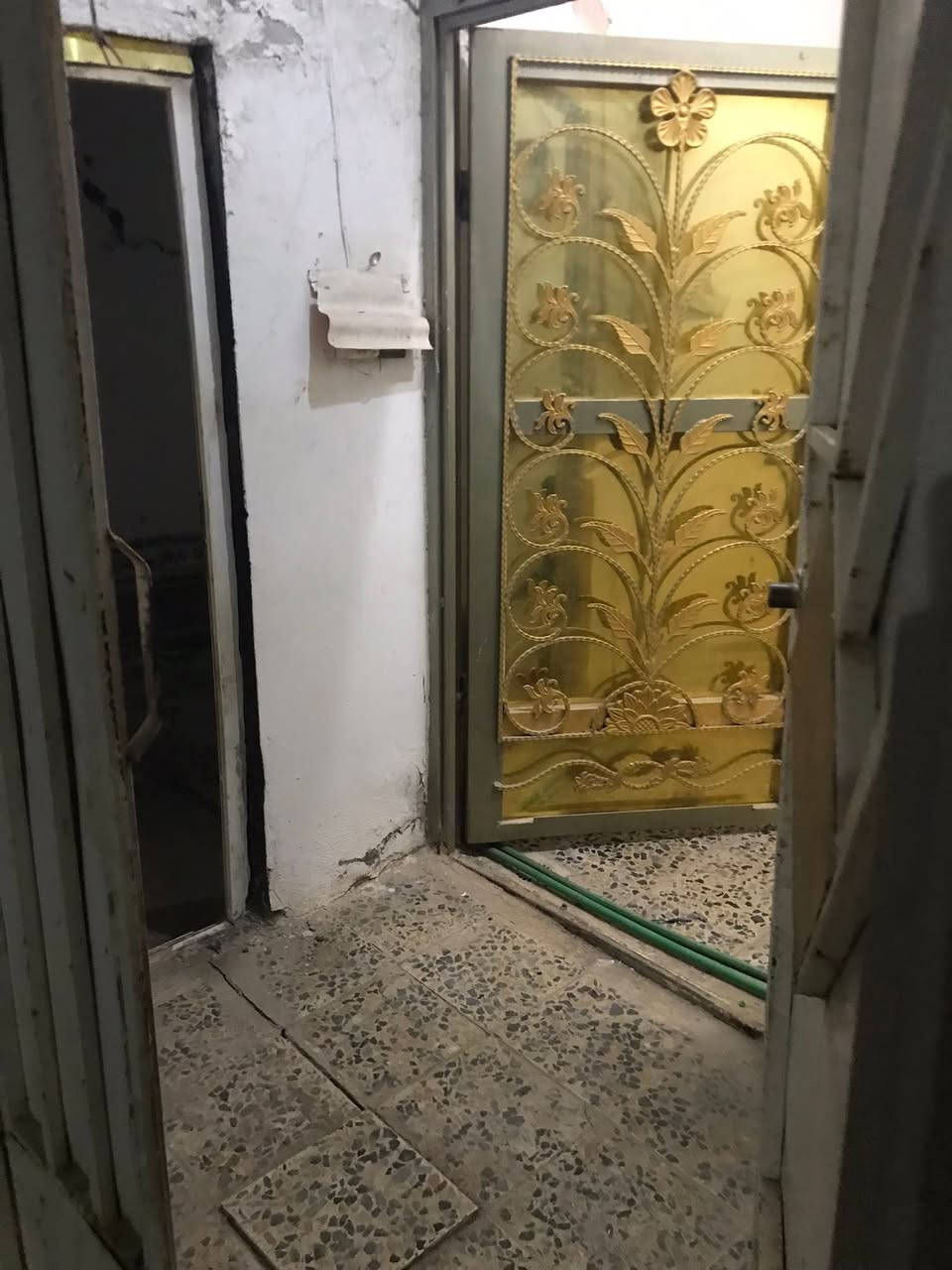 سلام عليكم بيت للبيع
المساحه ٤٠ متر

الواجهه ٤ متر والنزال ١٠ متر 

رقم العقار ٥٧٢٨٦

البناء طابوق جيري 

السقف عكاده 

السعر٣١ 

يبعد عن شارع المجمعات ١٠٠ مترخلف المجمع الكوري

***********
