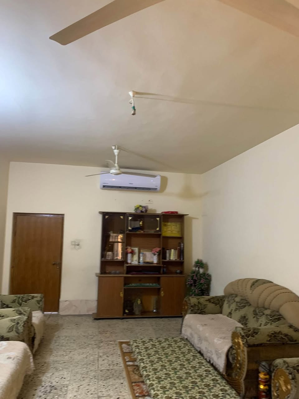 🏠 بيت للبيع – الجغيفي الأولى | الفلوجة

📍 الموقع: الجغيفي الأولى – قرب مدرسة الرصافي
📐 المساحة: 200 م²
📏 الواجهة: 10 م
📏 النزال: 20 م
شارع:15متر 
🏡 مواصفات البيت:
• 4 غرف نوم
• صالة
• استقبال
• حمام داخل وخارج
• بناء البيت  80

💰 السعر: 195 مليون دينار
💵 يوجد مجال للتفاوض للجادين

للاستفسار تواصلوا معنا عبر ارقام 
***********
#الفلوجة.   #عقارات
